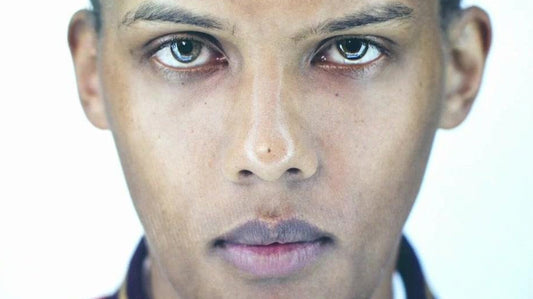 Stromae au bord du gouffre : l'artiste belge face à une lutte déchirante et un avenir incertain