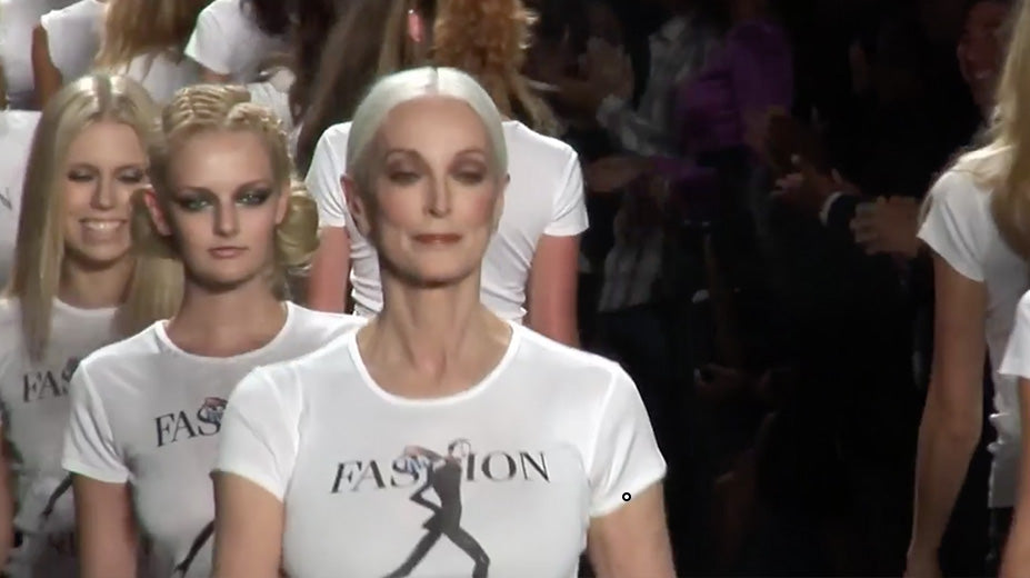 Carmen Dell'Orefice, la mannequin de 85 ans qui défie les normes de l'industrie de la mode