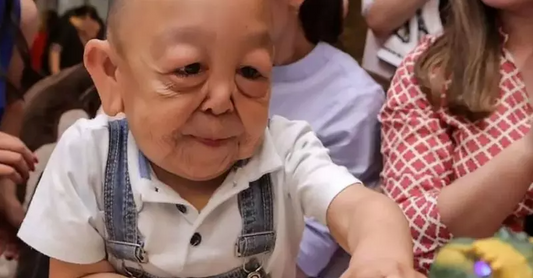 Le cas fascinant du vrai "Benjamin Button" : un enfant de 6 ans atteint d'une maladie rare qui lui donne l'apparence d'un vieil homme