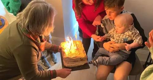 Le "bébé miracle" : Hector, qui avait un jour à vivre, célèbre son premier anniversaire malgré les pronostics