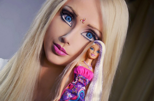 Valeria Lukyanova, la "Barbie humaine" : Découvrez son apparence sans maquillage