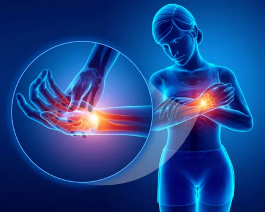 Les trois principales origines des douleurs aux mains et leurs traitements