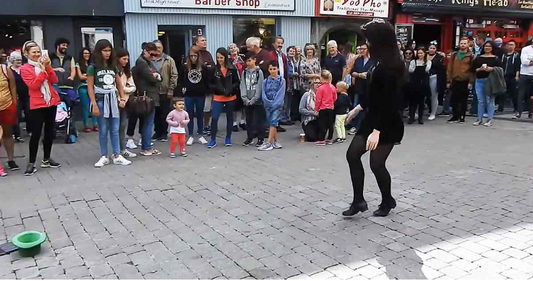 La danse irlandaise impromptue de la fillette captivante fait le buzz