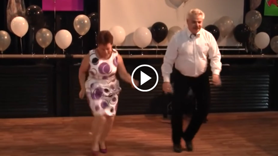 Avec un tel numéro de danse, ces grands-parents créent la surprise générale dans la salle ! (VIDÉO)