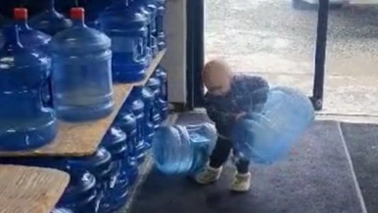 Cette vidéo d'un bébé âgé de 15 mois devient virale sur internet