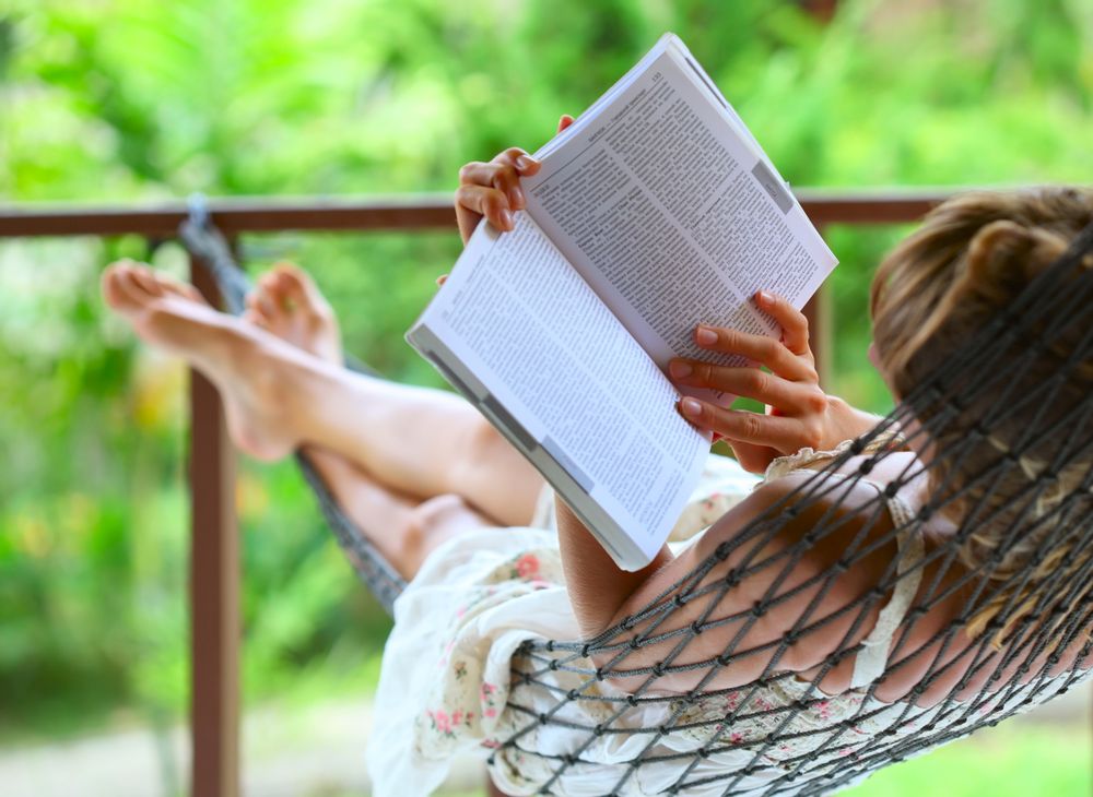 Les bienfaits de la lecture estivale : Explorez de nouveaux horizons et nourrissez votre esprit