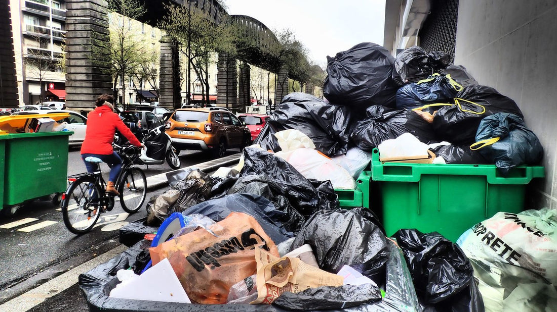 La quantité de déchets non collectés à Paris a dépassé la barre des 10 000 tonnes