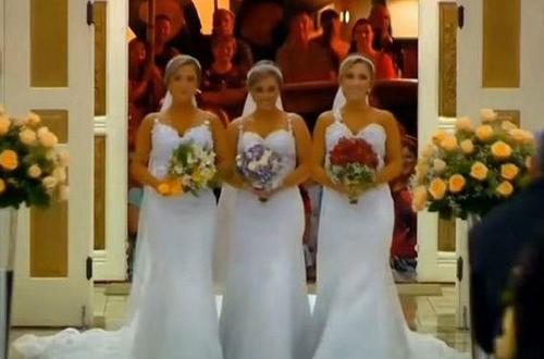 Trois sœurs jumelles identiques se sont mariées lors d'une magnifique cérémonie de mariage à l'église et ont épousé leurs maris respectifs