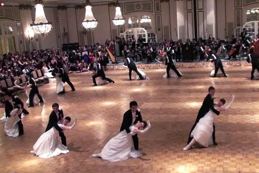 La Polka dansée à la perfection par 16 couples : une chorégraphie à couper le souffle !